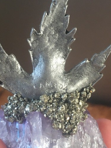 VINTAGE CANADIAN AMETHYST MAPLE LEAF CN RADIO TOWER CANADA ROMI WOLF ROCK ART - Picture 7 of 7