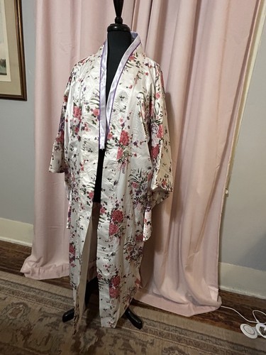Damen XL Blumen Boho Festival Kimono Morgenmantel Satin ohne Gürtel One Size rosa geblümt
