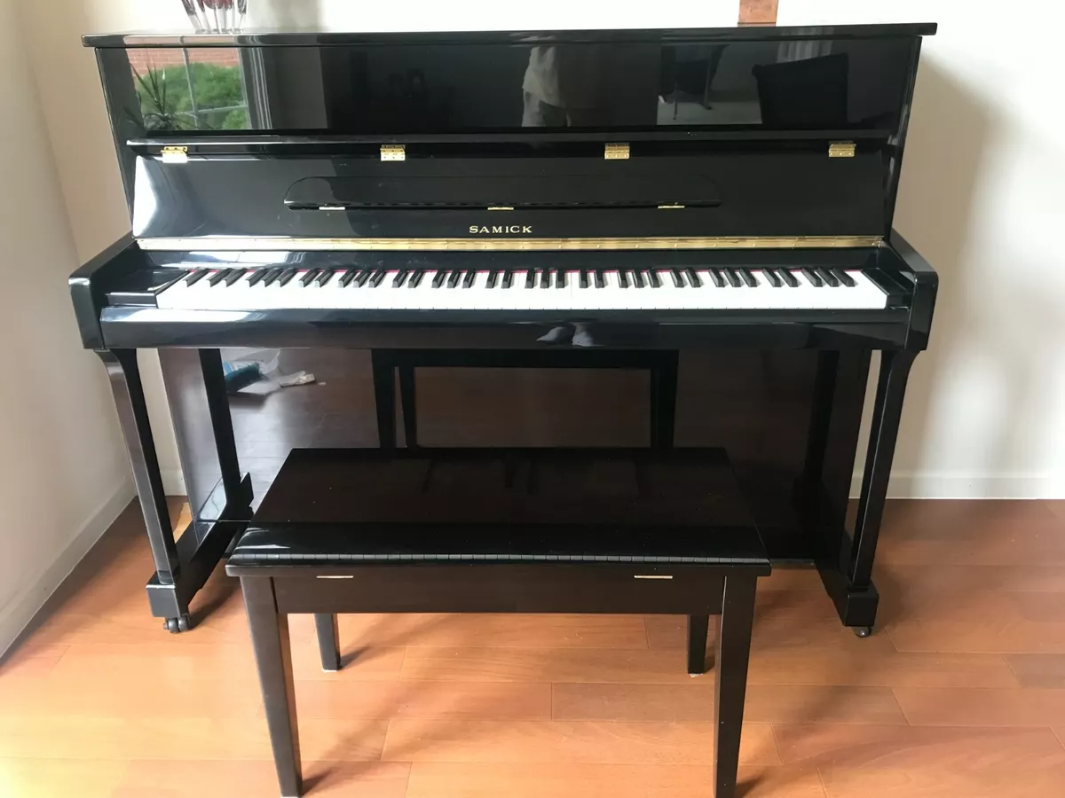 Usado Vertical Samick Piano JS115D com Sistema Silencioso Loja Nancy Cor  Branco Brilhante Acessórios Latão de Ouro Sistema silencioso GENIO Alpha  Óptica