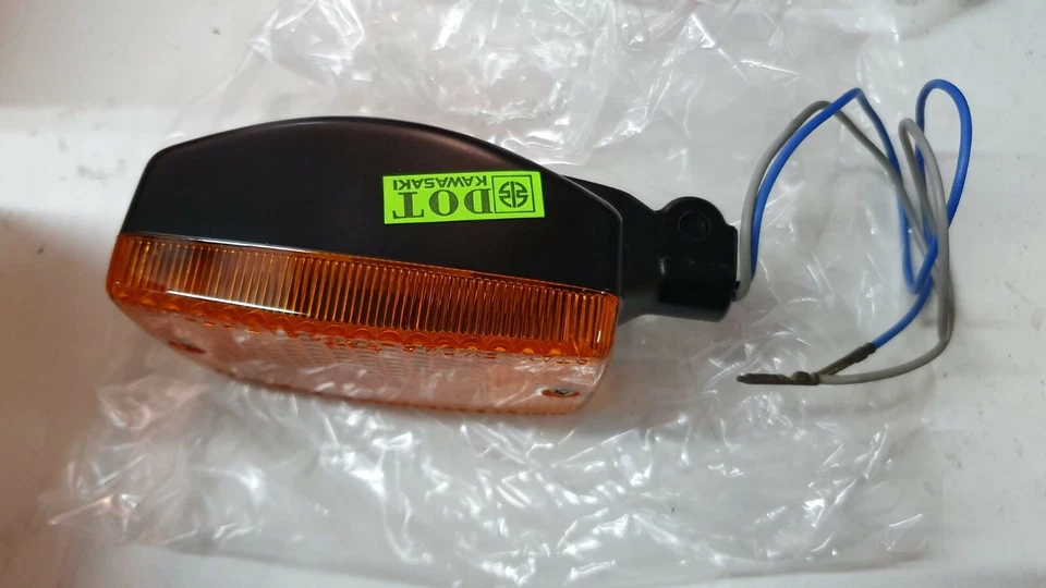 Lamp assy,turn signal; Front KZ1300 23040-1021 KAWASAKI OEM NEW GENUINE - Image 3 of 4