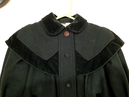 Vintage Petite Coquette Victorian Childs Wool Coat with Dust Cape Made in Canada - Bild 3 von 12