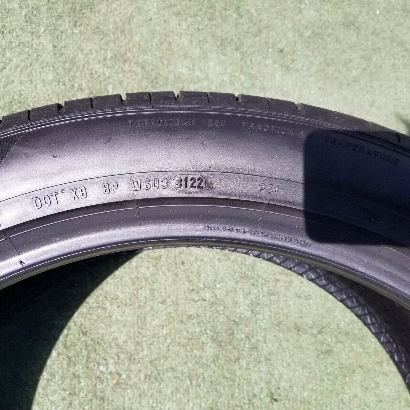 285/40R22 Pirelli P Zero PZ4 Tires 285/40R-22 285/40/22 L Lamborghini Urus 50%
