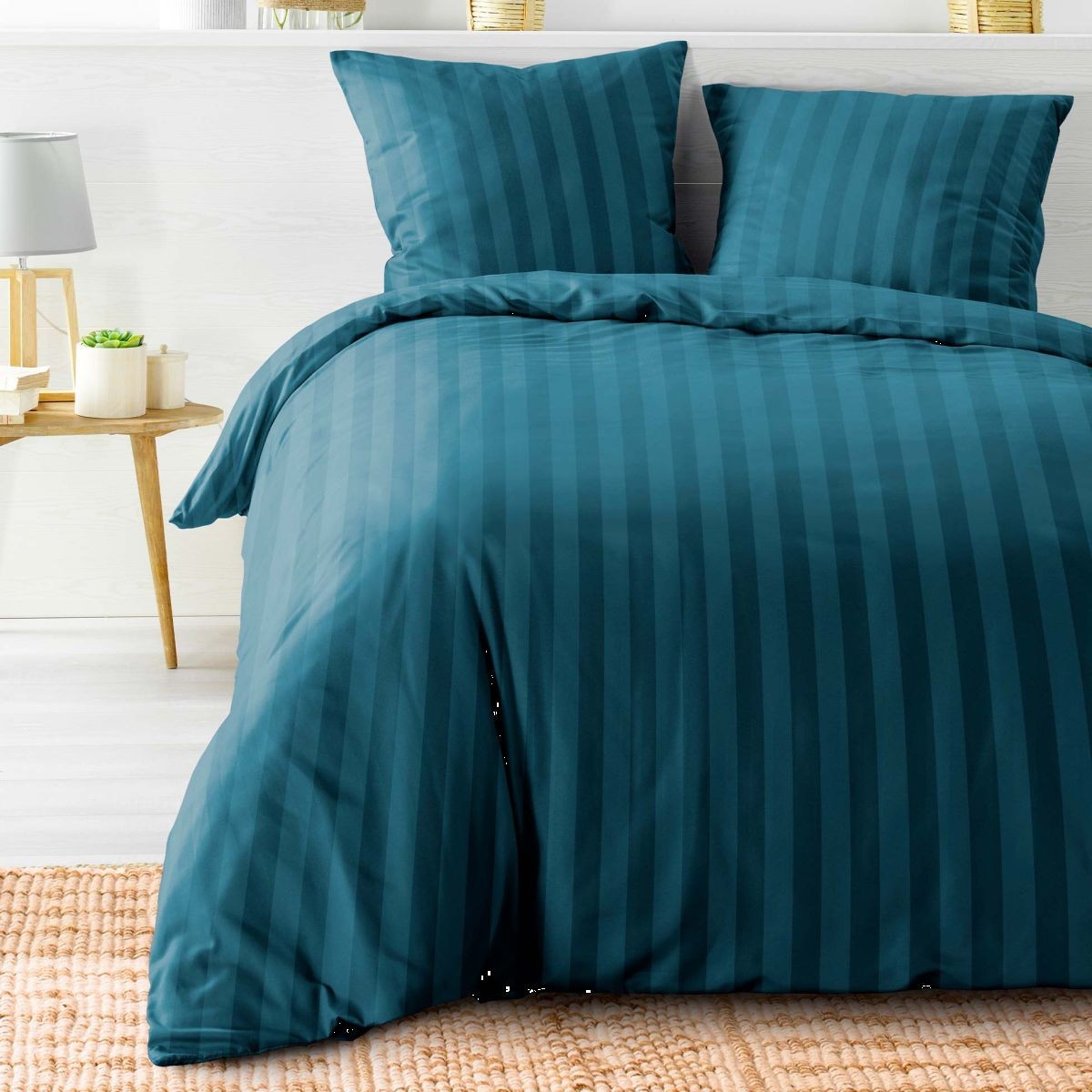 Parure de lit 240x220 Cleo bleu nuit pour une ambiance de chambre cocooning