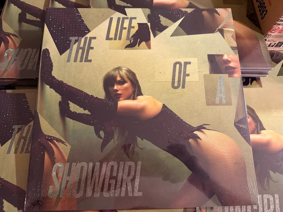 Life of a Showgirl The Shiny Bug Edition Wintergreen Onyx Marbled Vinyl -IN HAND - Image 4 of 4