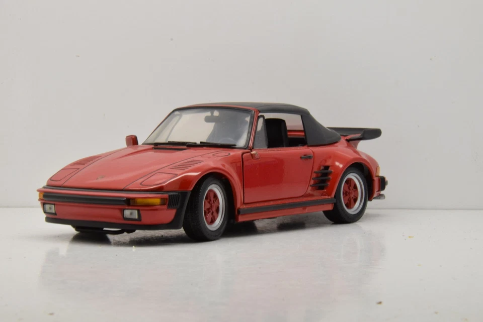 PORSCHE 911 TURBO FLAT NOSE 1978 REVELL 1/18 - Photo 3/4
