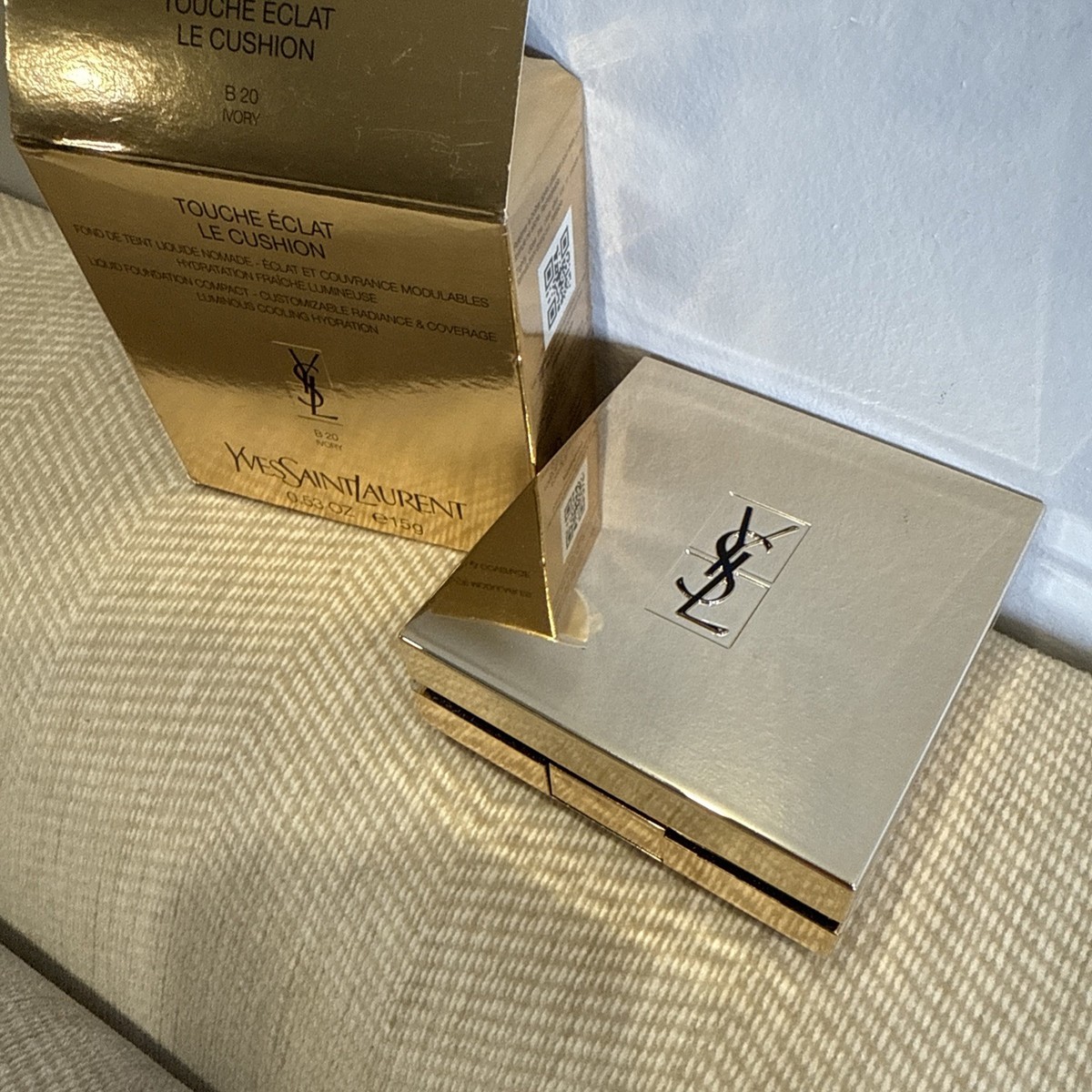 YSL Touche Éclat Le Cushion - B20 IVORY -LIGHTWEIGHT FOUNDATION