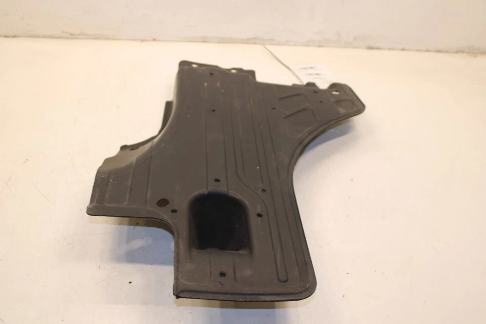 Volvo S60 T5 Premier 2014-17 trasero derecho bajo cubierta protector contra salpicaduras 30736341 Foto 3 de 4