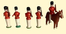 5 ERZGEBIRGE TOY WOODEN GERMANY SOLDIERS RIFLES HORSE PUTZ VILLAGR