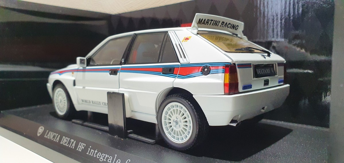 1/18 Kyosho LANCIA DELTA HF INTEGRALE 6 White Martini rally