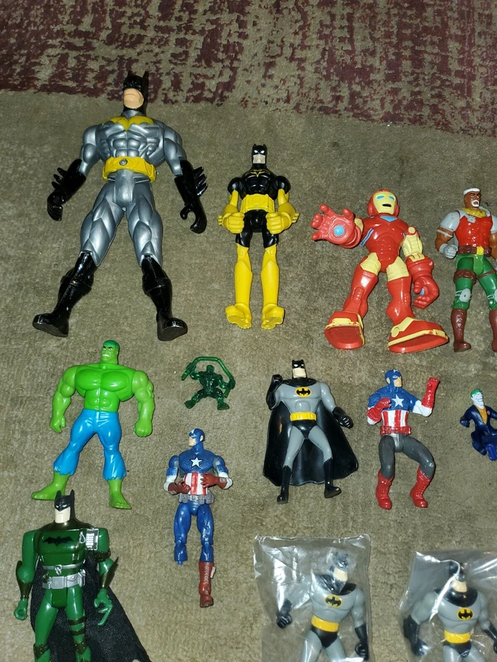 DC COMICS MARVEL LOTE DE 30+ BONECOS DE AÇÃO DE SUPER-HERÓIS MATTEL TOY BIZ TMO - Imagem 2 de 4