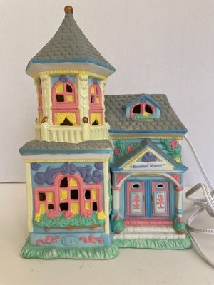 COTTONTAIL LANE EASTER/SPRINGTIME LIGHTED ''ROSEBUD MANOR''  EXCELLENT CONDITION