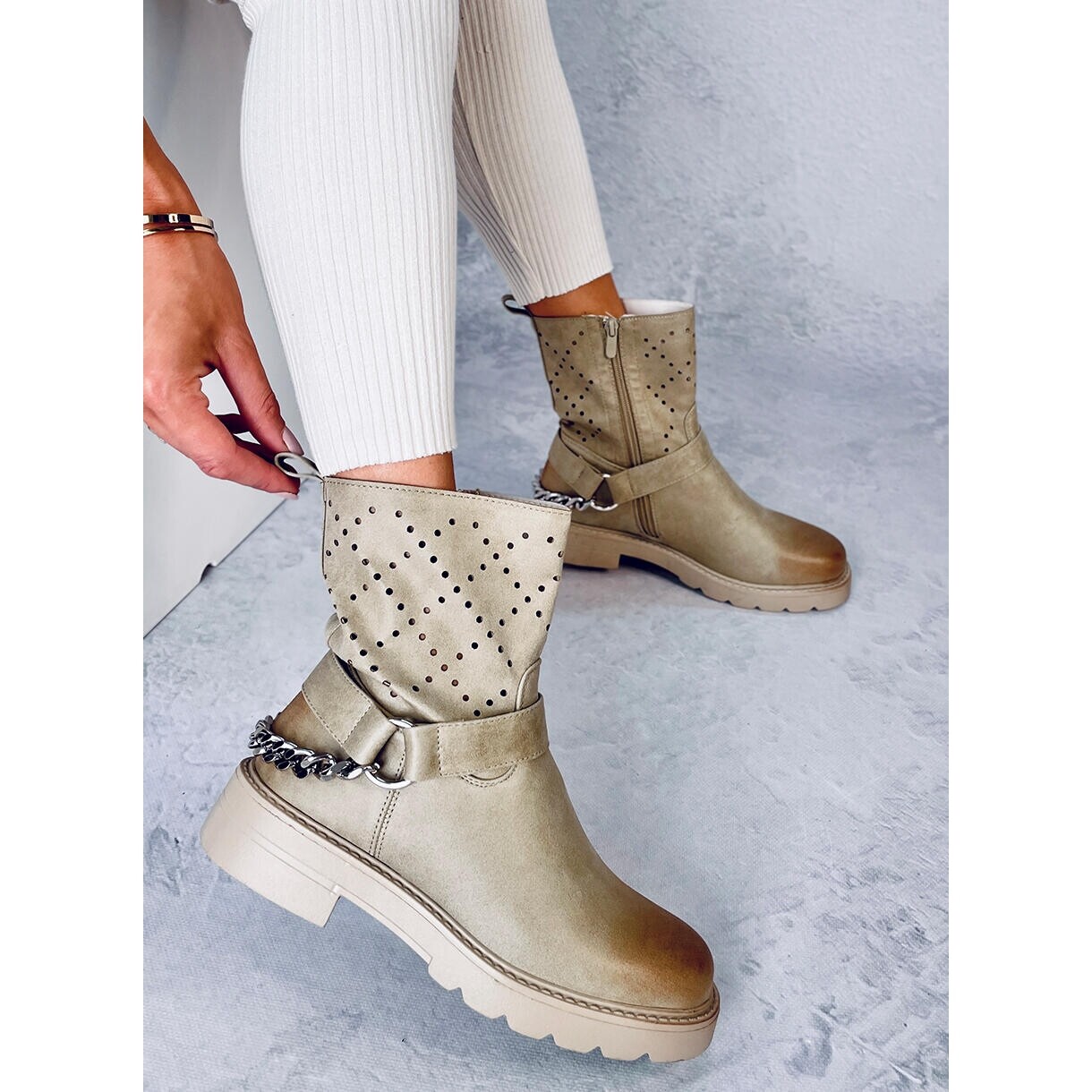 bottines ajourées beige