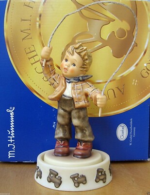 HUMMEL FIGURINE ''COUNT ME IN'' HUM 2084/B TM8 WITH BASE SIGNED GOEBEL NIB A127