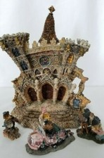 Exceptional Condition - The Boyds "Town Cathedral" plus Accessories 19026