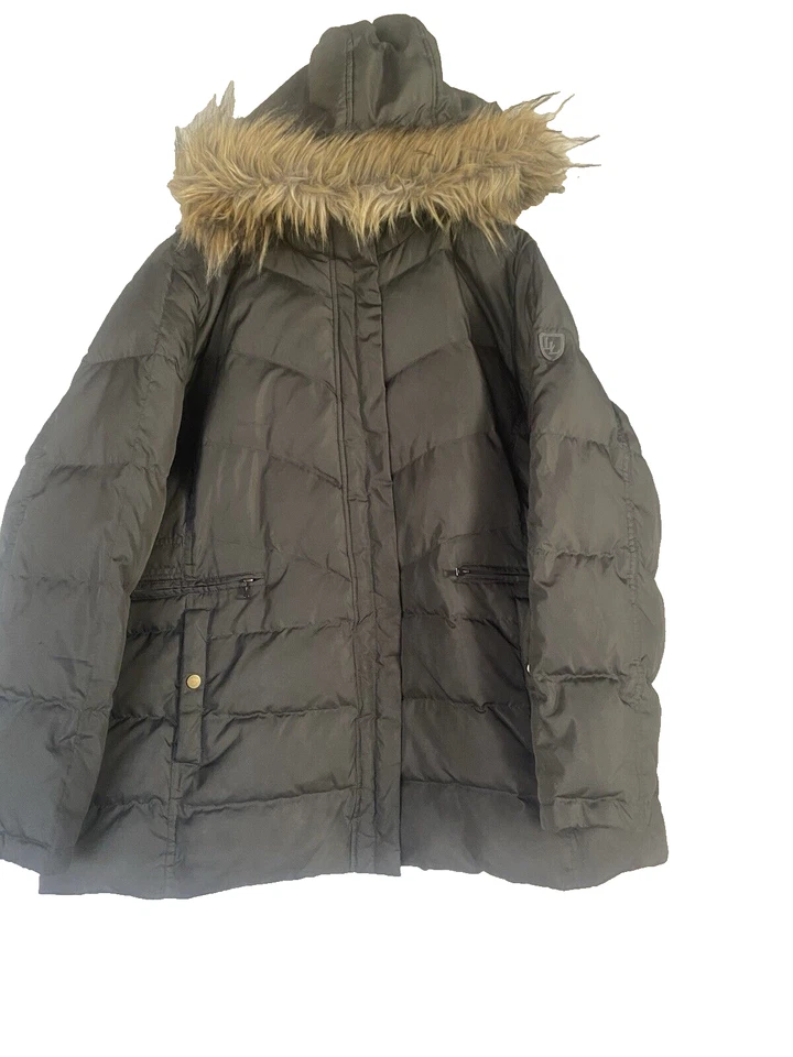 Chaqueta acolchada de plumón Larry Levine para mujer color oliva ribete de piel sintética capucha cremallera - talla grande 2X Foto 2 de 4