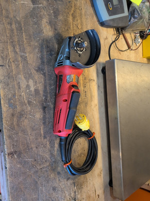Milwaukee 6146-31 11 Amp 4-1/2'' Small Angle Grinder
