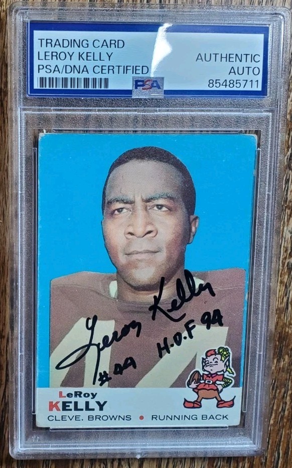 PSA Slabbed Autographed Browns 1969 Topps Leroy Kelly Football
