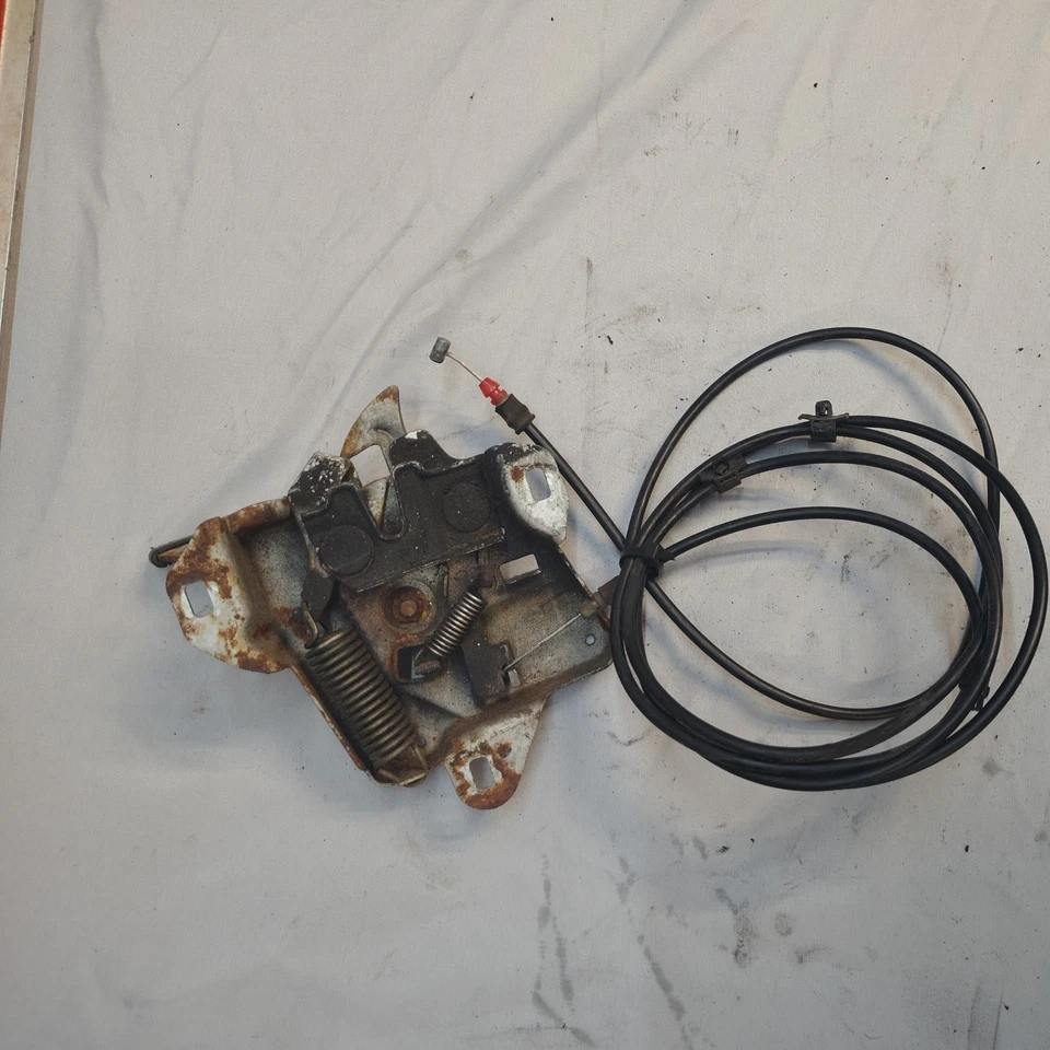 Pestillo de bloqueo de liberación del capó del motor delantero Prelude Lock 92-96 usado OEM con cable  Foto 2 de 2