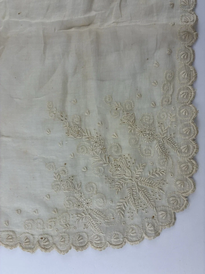 Antique Hand Embroidered Lace Handkerchiefs and Lace Remnants, Period Clothing - Image 4 of 4
