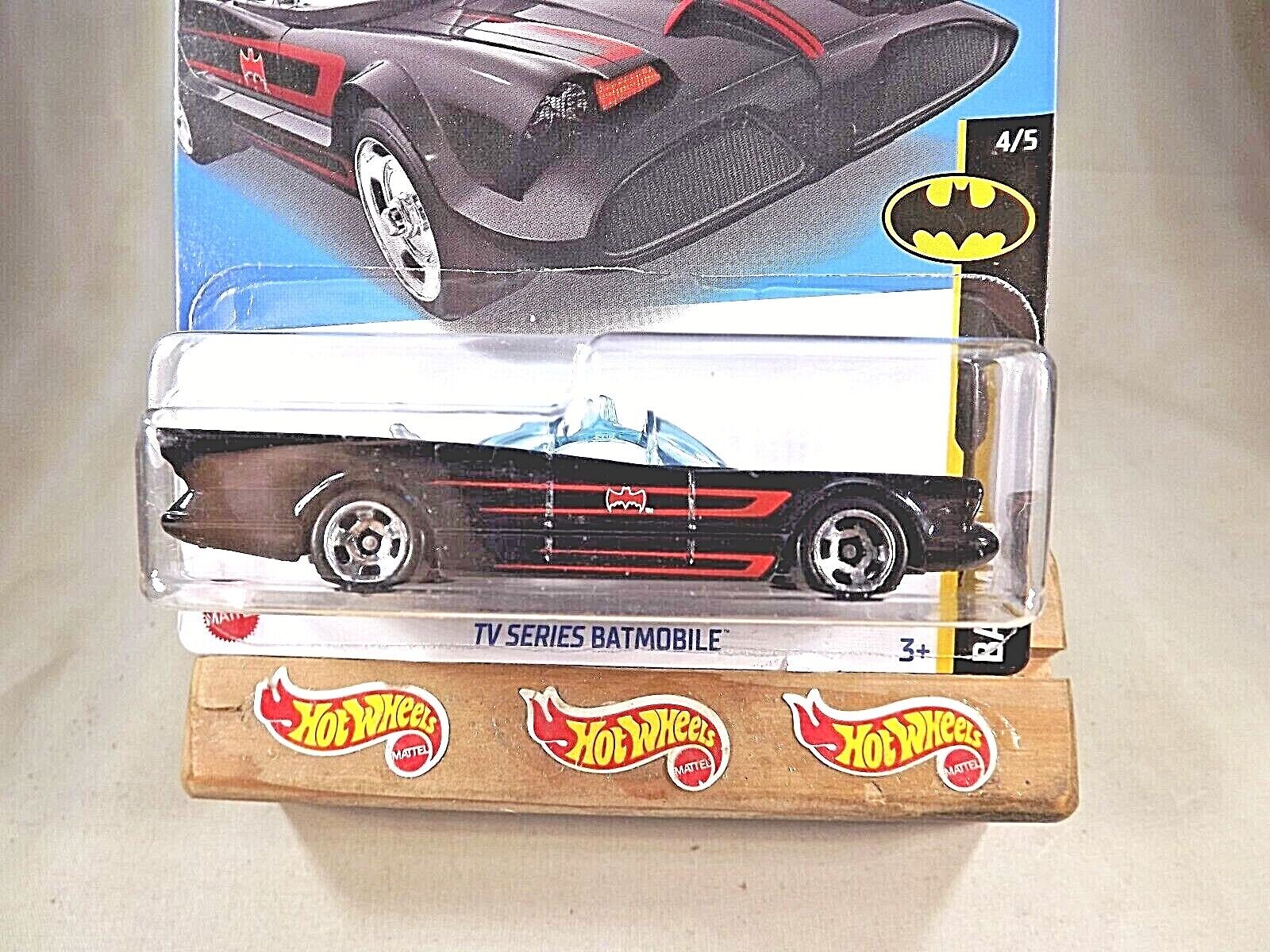 Carrinho Hot Wheels Batman Tv Series Batmobile Dc 4/5