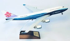 Boeing 747-400 China Airlines Skymarks / Risesoon Collectors Model Scale 1:200
