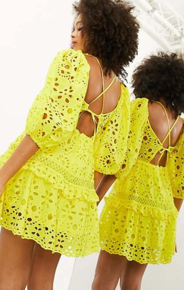 Vestido midi de tul con cuello halter y falda en capas Vila Petite para mujer en M Foto 2 de 4