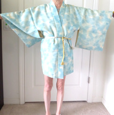 Fabulous Vintage Japanese Damask Silk blue Kimono 29" Short Robe, Lined
