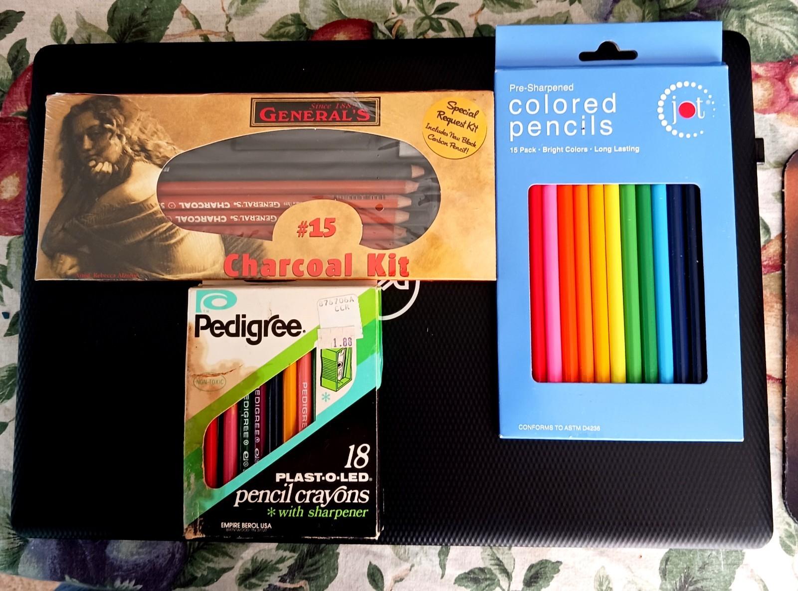 Vintage Art Box With Palettes and Supplies Artist Suitcase Carry Case