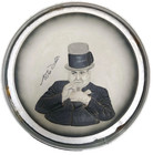 1985 Great Entertainer Series W.C. Fields- Poker Hand PLATE W/Stand in Medal Tin — photo 1