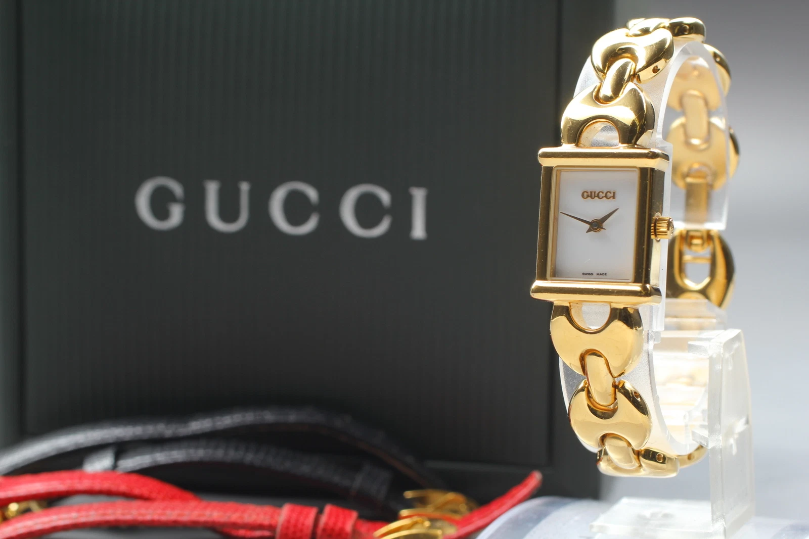 [Presque comme neuve avec boîtier] Montre femme GUCCI Change Belt 1800L or cadran blanc quartz