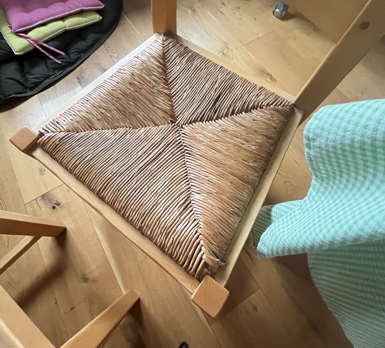 A Set Of 4 Wooden Dining Chairs eBay