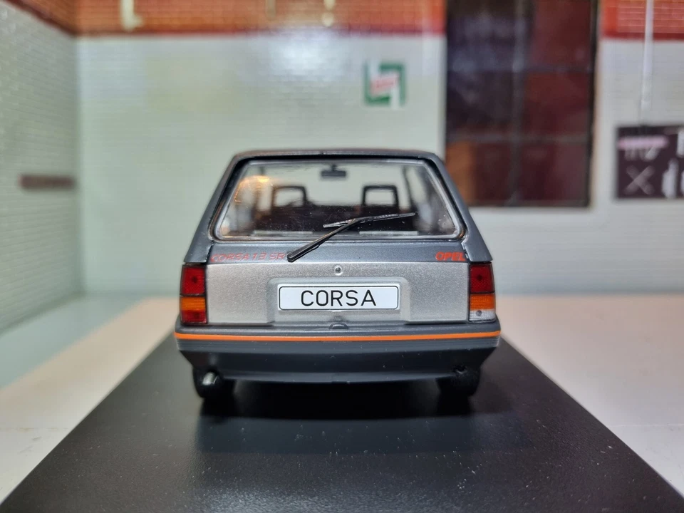 Vauxhall Nova Opel Corsa Silver 1989 1.3 SR S83 Scale Model 1:24 Diecast Car - Image 4 of 4
