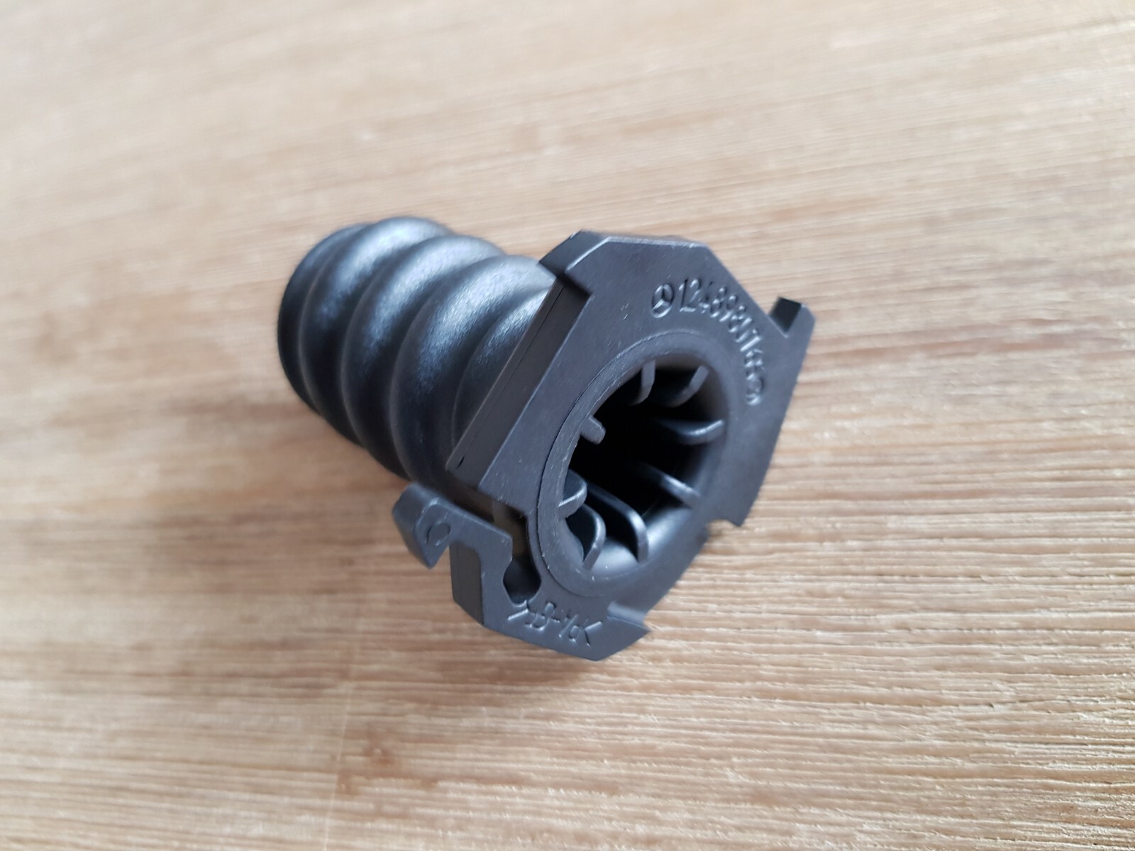 Genuine Mercedes W124 W140 W201 W202 W204 spare wheel fixing bolt  