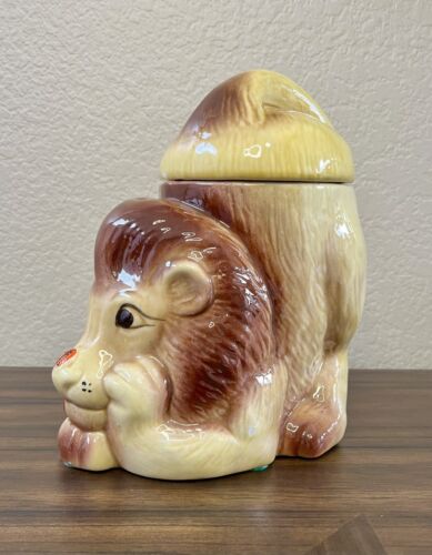 Rare Vintage 1950s Crouching Lion With Ladybug on nose Cookie Jar Good Condition - Picture 2 of 7
