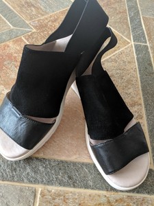 johnston and murphy cassandra sandals