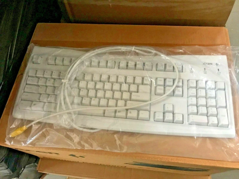 RARE NEW VINTAGE ACER 6511-C 105 KEYS WINDOWS PS2 KEYBOARD V DESIGN - BROWN BOX - Image 3 of 4