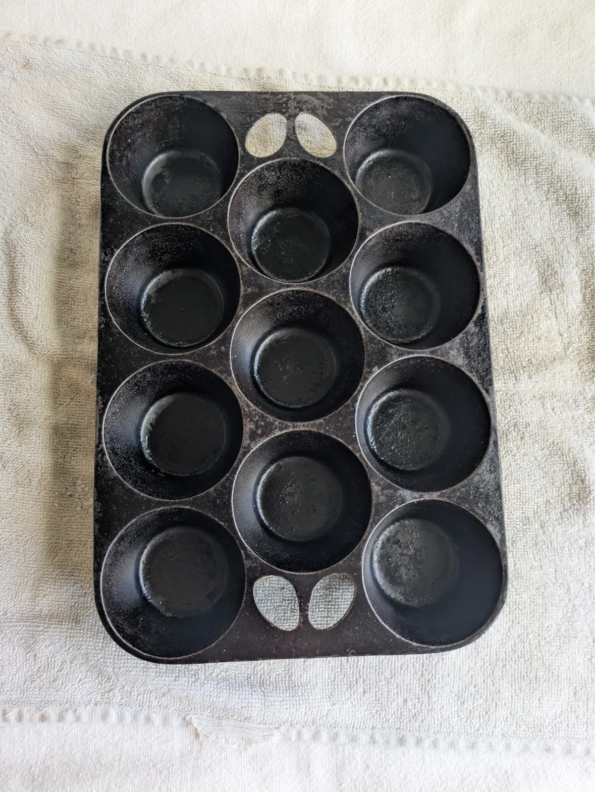 Vintage Wagner Ware Cast Iron Popover Muffin Pan 11 Cups Seasoned Unmarked A