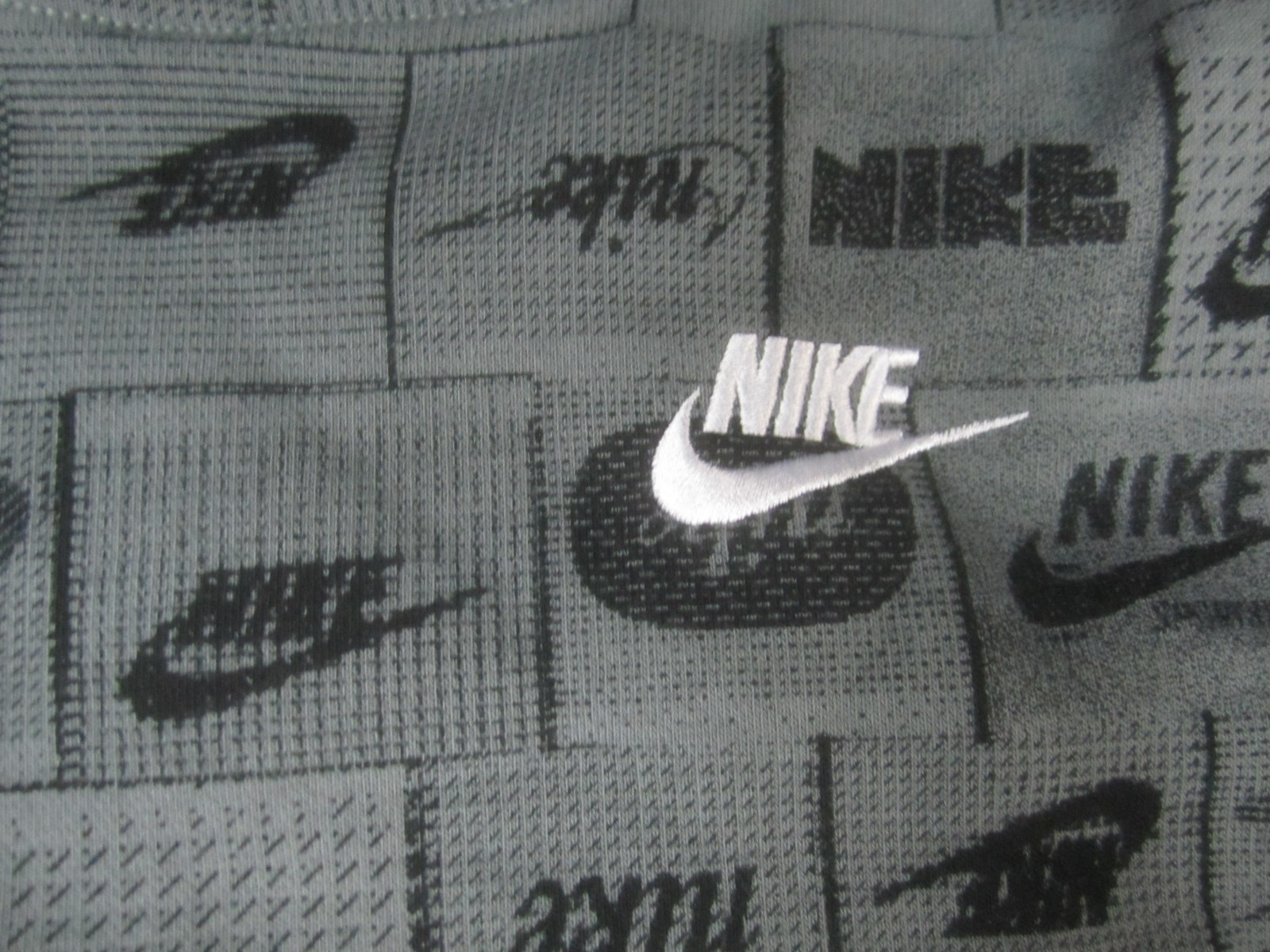 Nike Sweatshirt Boys Medium Gray Black Pullover Hoodie AOP Outerwear thumbnail 2