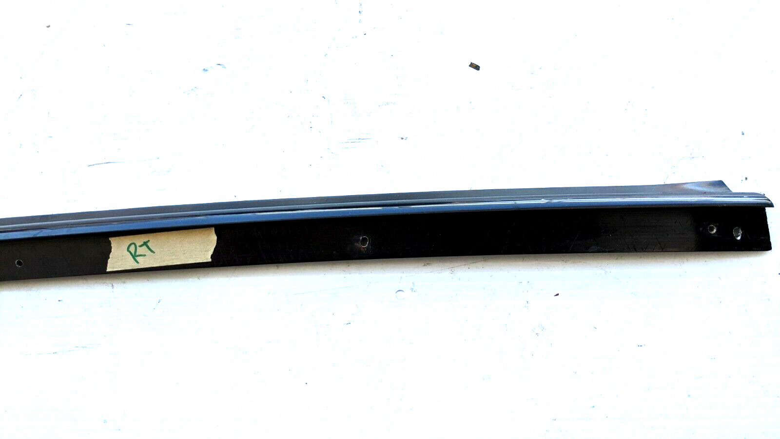 FERRARI 308 GTSi PART RIGHT A PILLAR MOLDING 60872500