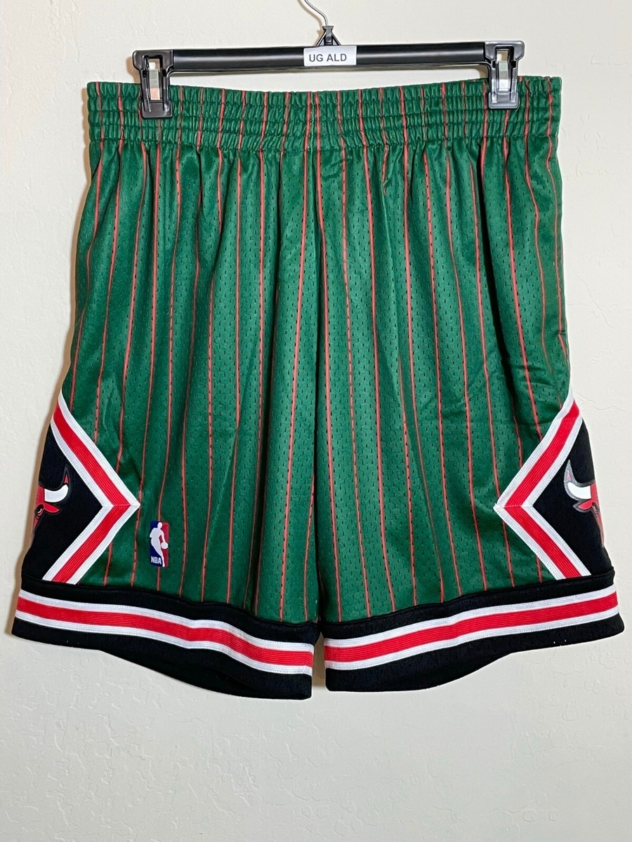 Mitchell & Ness NBA Chicago Bulls HWC Green/Red Pinstripped Shorts