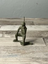 VINTAGE TIM-MEE TOYS PLASTIC GREEN MILITARY SOLDIER FIGURE-RADIO