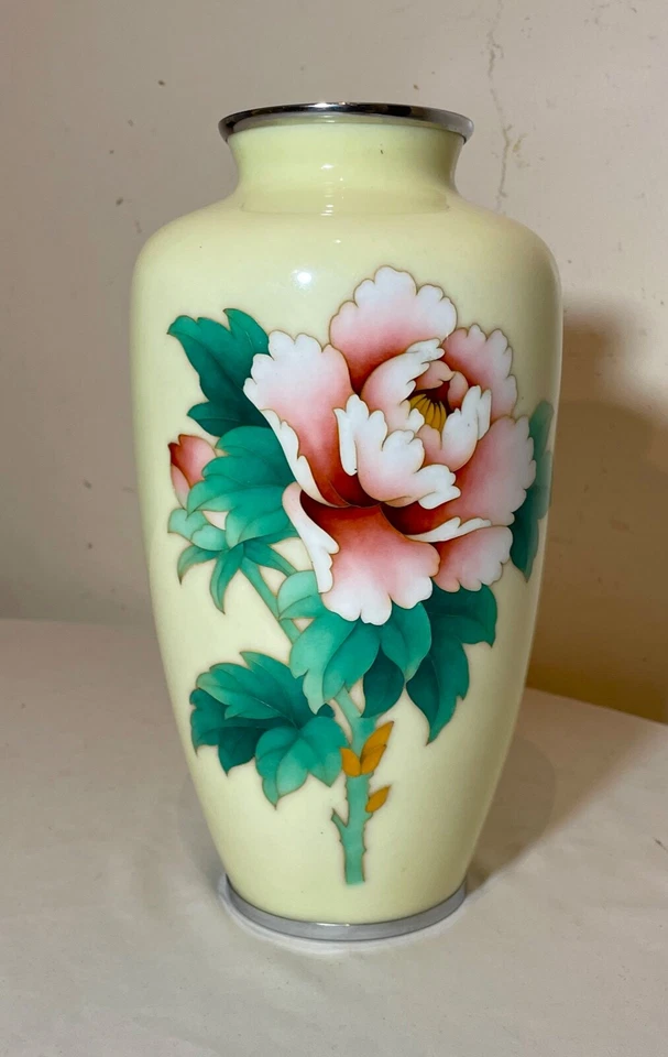 Jarrón urna vintage firmada japonesa hecha a mano esmalte amarillo plata floral cloisonné Foto 2 de 4