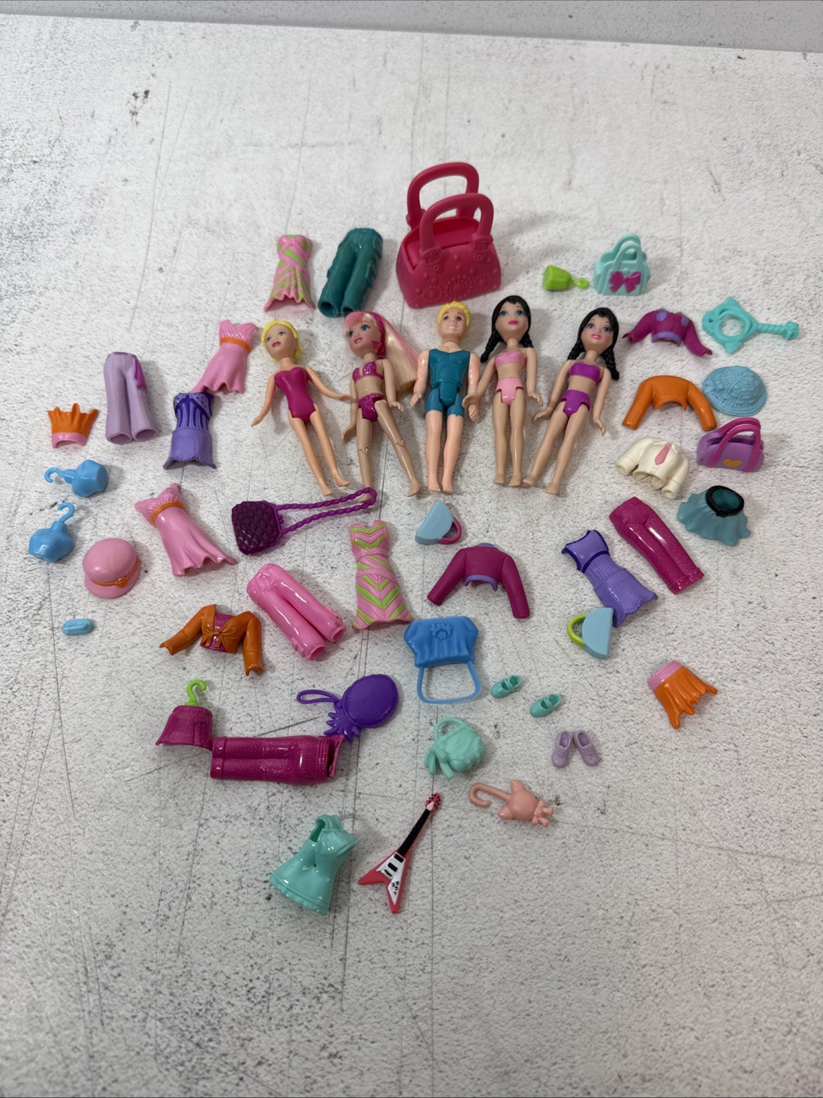 Lot Polly Pocket Y2K Dolls Clothes Shoes  and Accessories With 5 Dolls