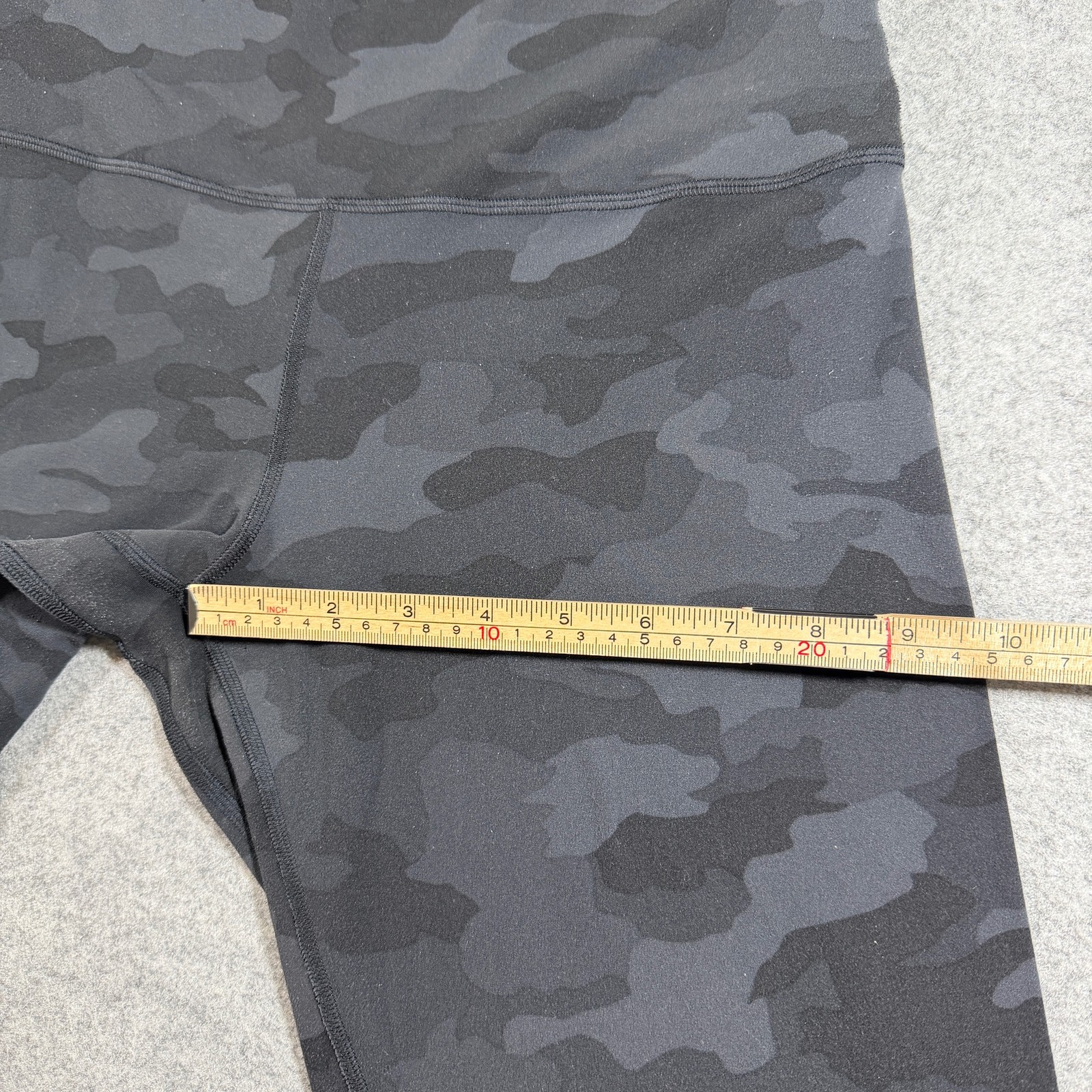 Lululemon Leggings Womens 6 Black Camo High Rise Cropped Capri Compression Gym thumbnail 8