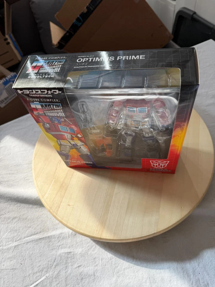 AMAZING YAMAGUCHI Optimus Prime Transformers Action Figure Revoltech Kaiyodo - Image 3 of 4