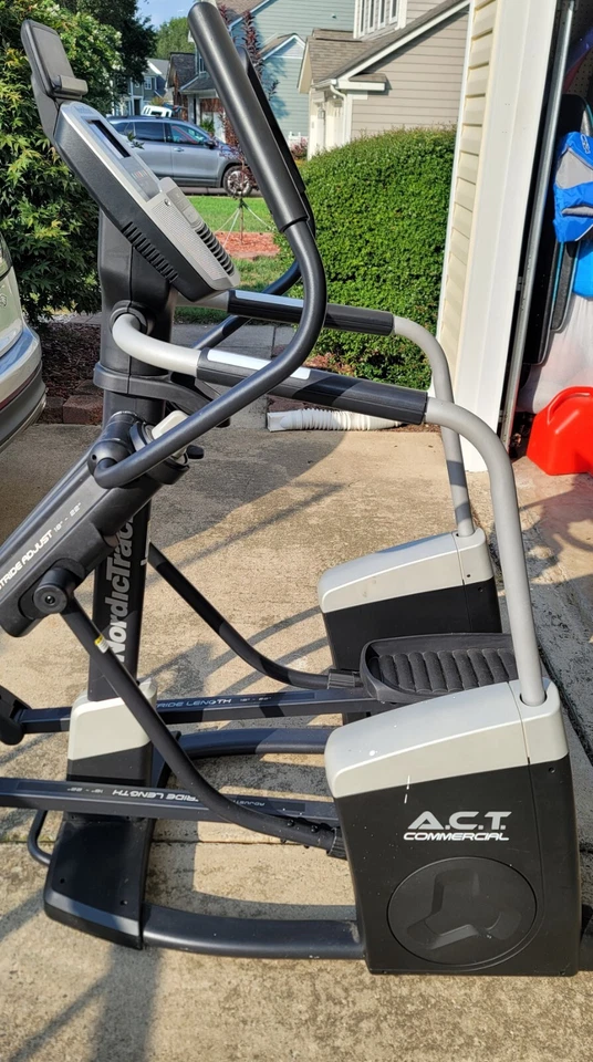 NordicTrack A.C.T. Commercial 10 Elliptical - Image 2 of 4