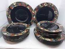 TIFFANI BOUTIQUE CERAMICHE SET PIATTI TIFFANY 20 PEZZI NERI CON FIORI Lotto 2