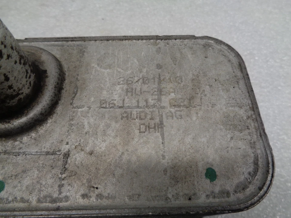 Volkswagen CC 2009-2017 2,0 L enfriador de aceite de motor OEM AK2209129 Foto 3 de 4