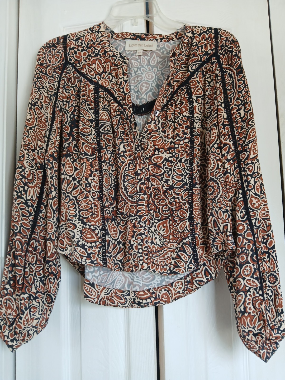 Love the label Tuckernuck  blouse Boho Sleeves Vneck XS