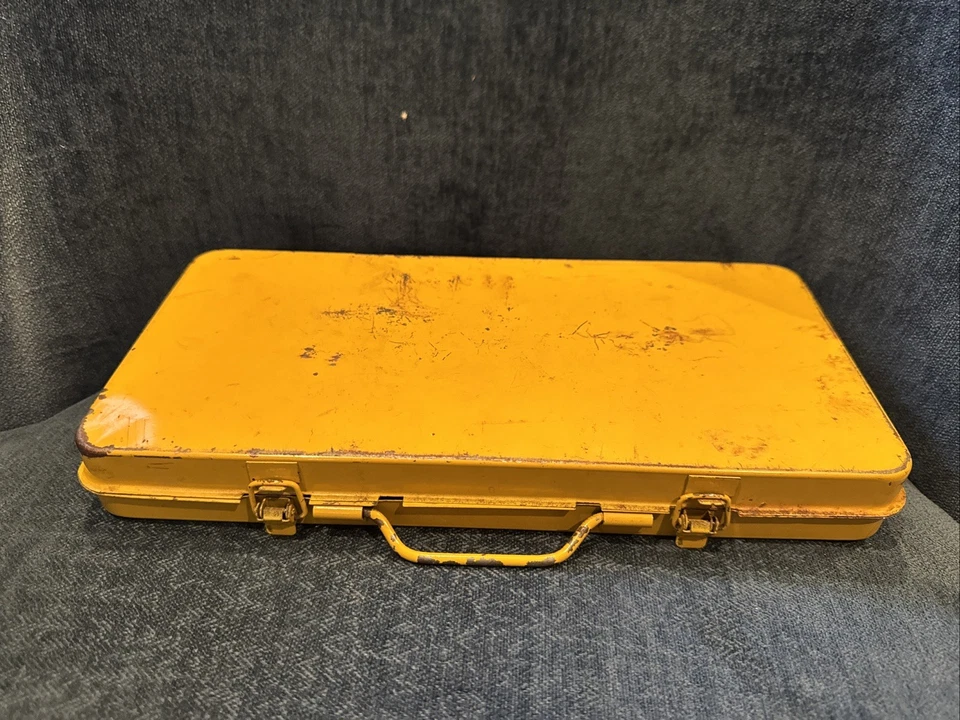 VTG 1978 Royal Tools 40pc Socket Set 1/4” 3/8” Ratchet w/Case - Used, Missing - Image 4 of 4